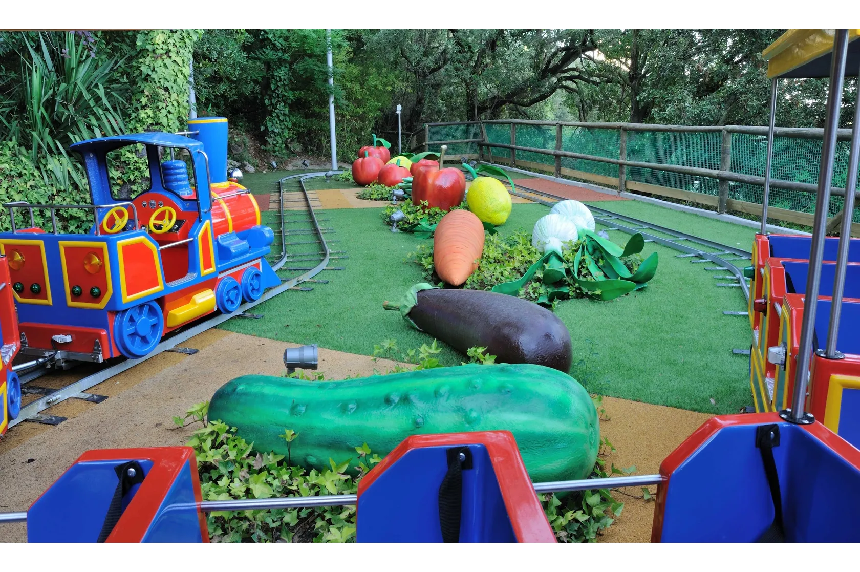 Atracció "Txu-txu-tren" al Tibidabo. Varis Arquitectes.