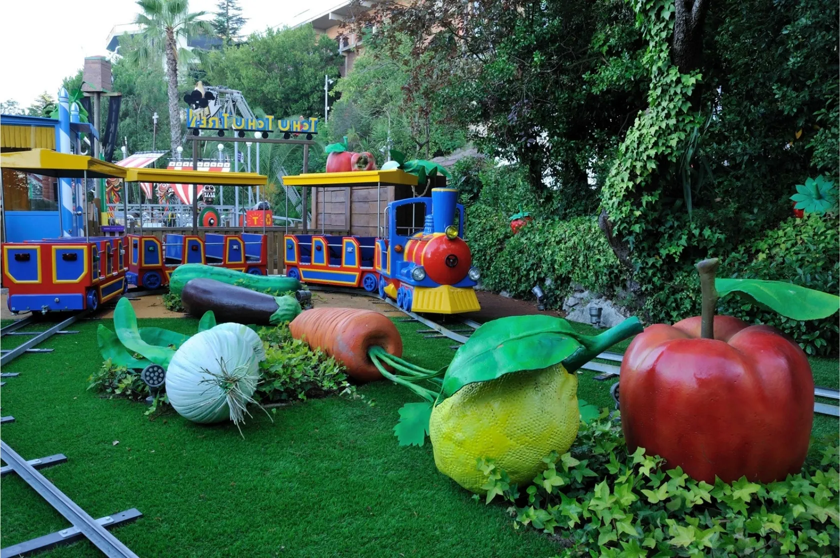 Atracció "Txu-txu-tren" al Tibidabo. Varis Arquitectes.