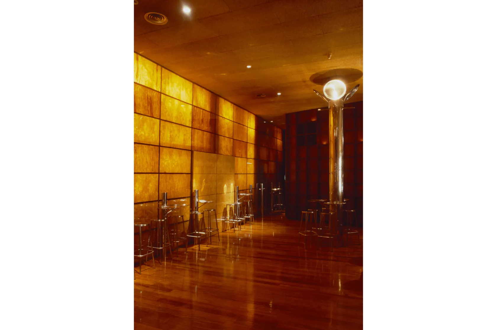 Bar Zsa Zsa Varis Arquitectes