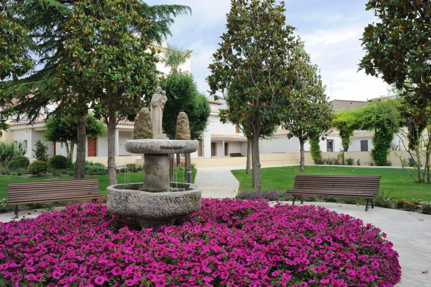 Casa Museu de les Germanetes dels Ancians Desemparats. Varis Arquitectes