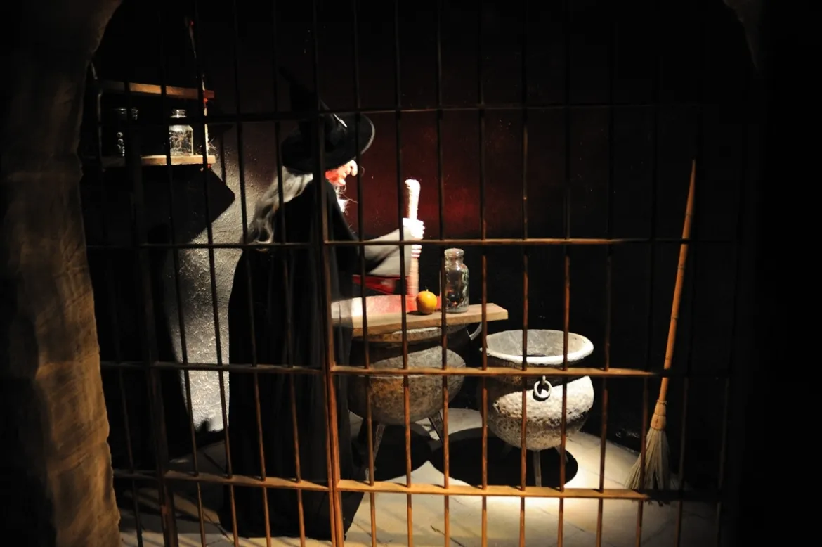 Castell dels Contes Varis Arquitectes