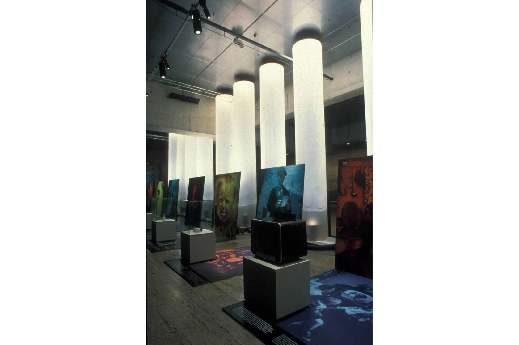 Equipatge per al 2000: Més Depressa, Més Depressa. Varis Arquitectes