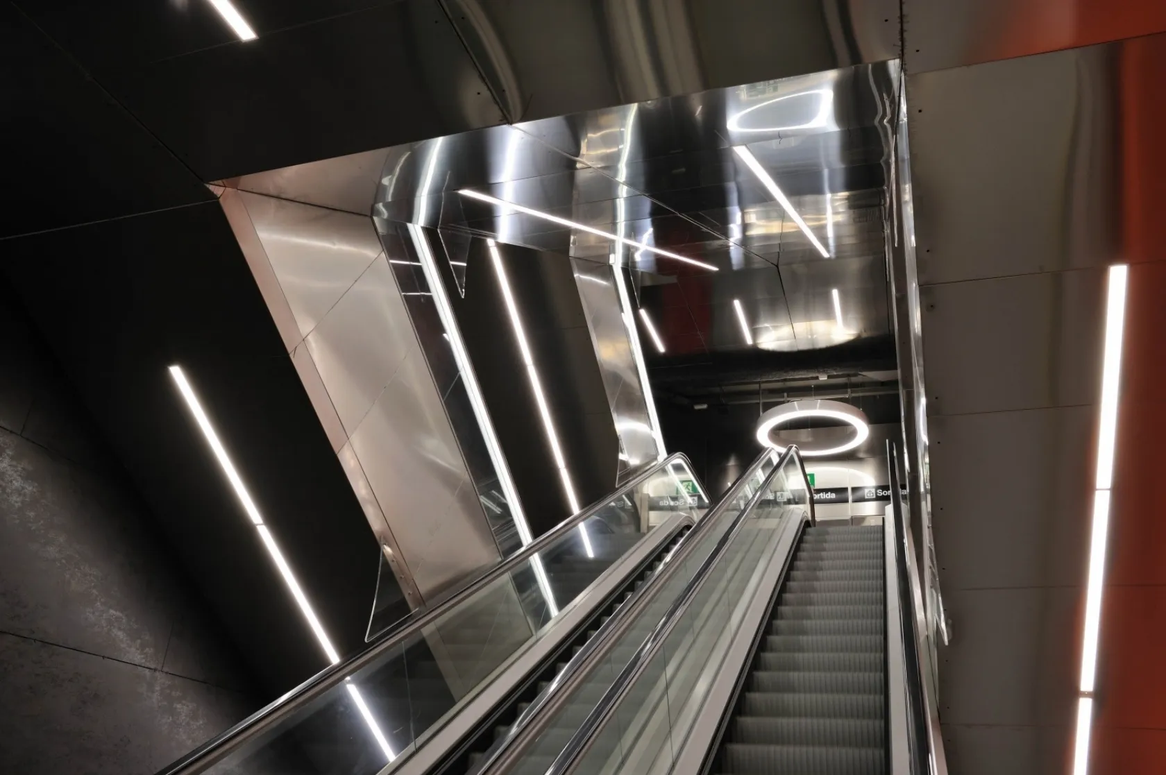 Estació de Metro Foneria L10 sud. Varis Arquitectes