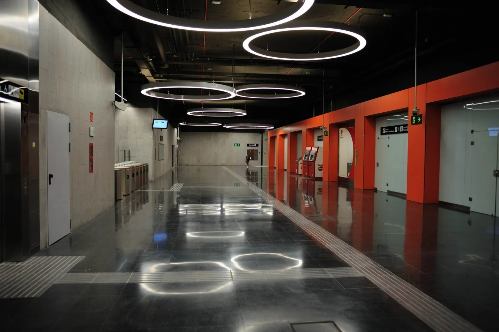 Estació de Metro Foneria L10 sud. Varis Arquitectes