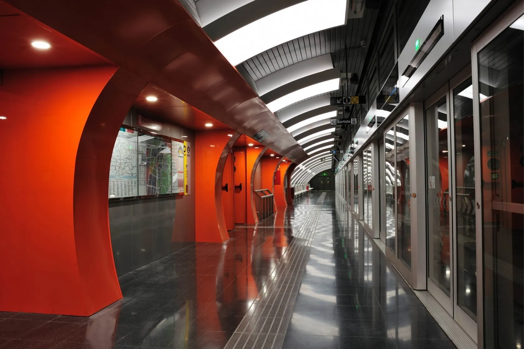 Estació de Metro Foneria L10 sud. Varis Arquitectes