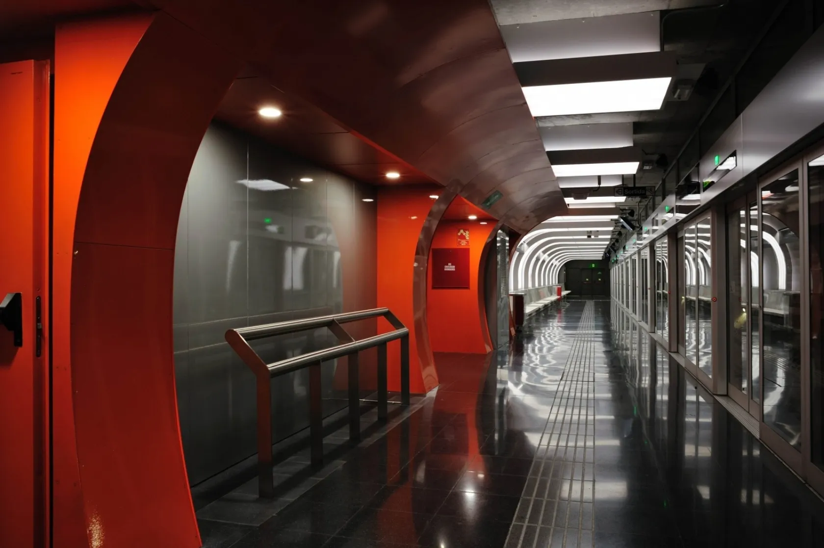 Estació de Metro Foneria L10 sud. Varis Arquitectes