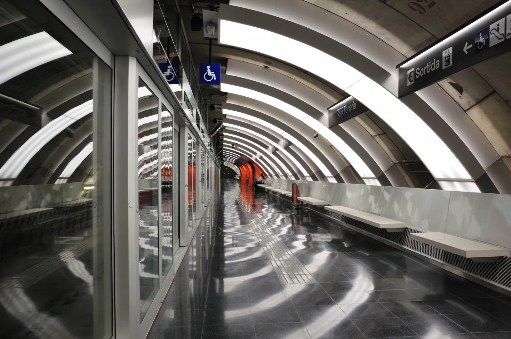 Estació de Metro Foneria L10 sud. Varis Arquitectes