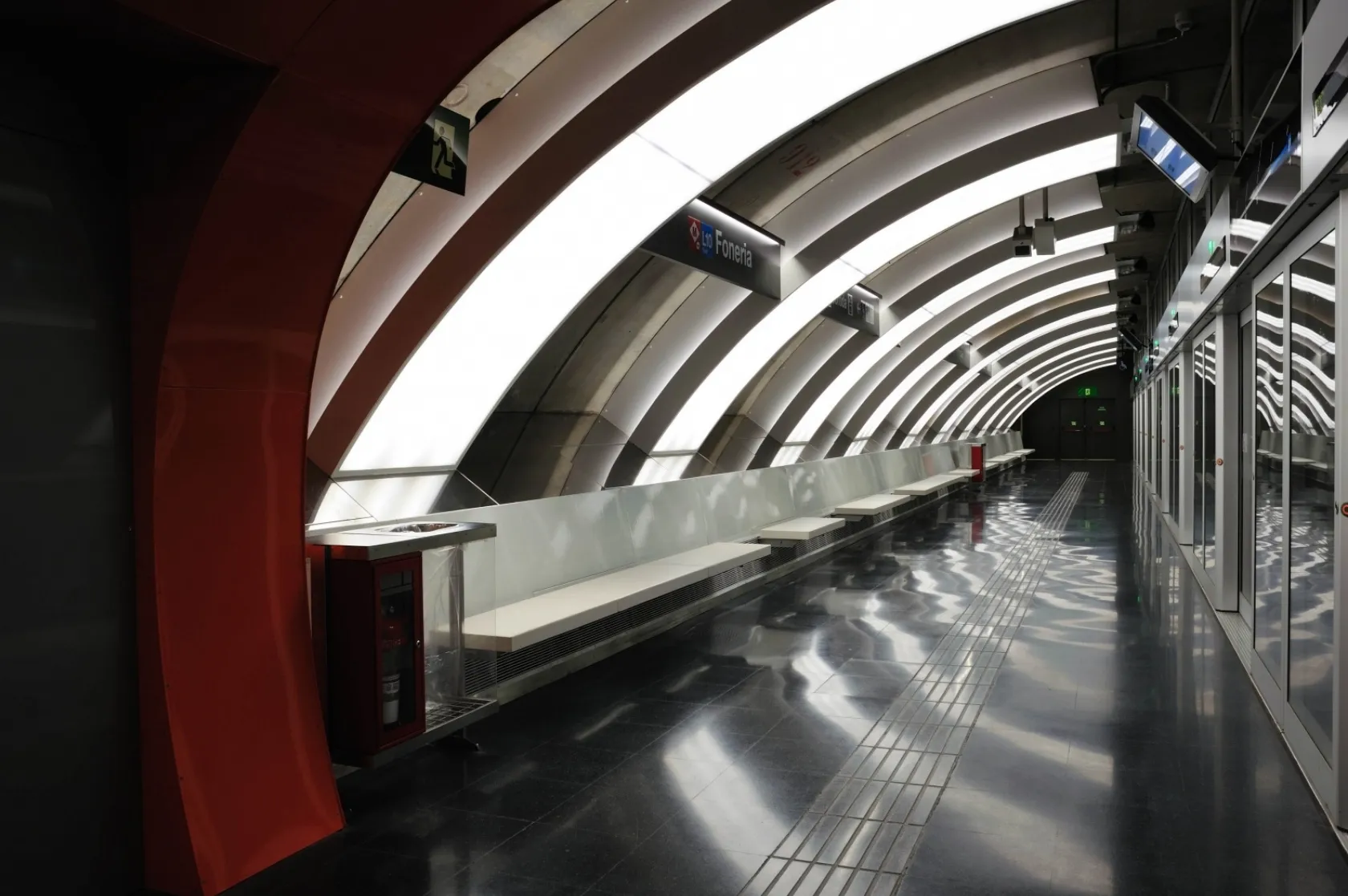 Estació de Metro Foneria L10 sud. Varis Arquitectes