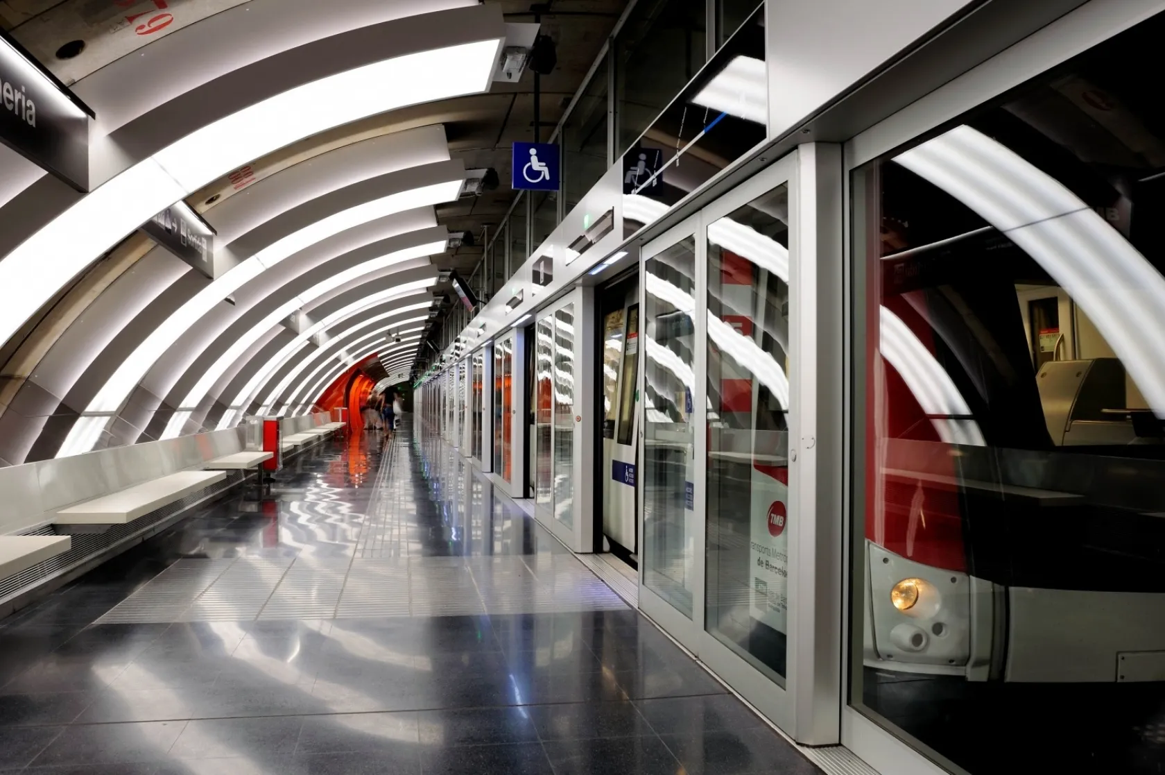 Estació de Metro Foneria L10 sud. Varis Arquitectes