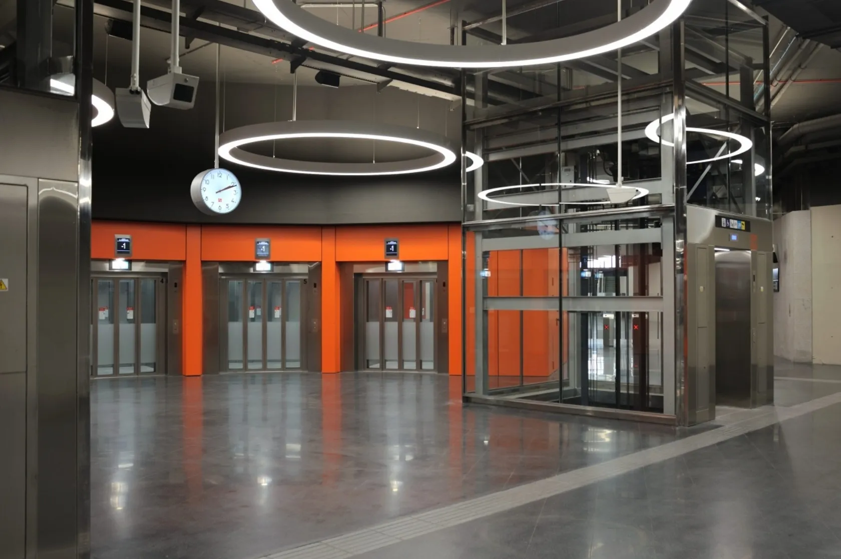 Estació de Metro ILDEFONS CERDÀ L10 sud Interiorisme. Varis Arquitectes