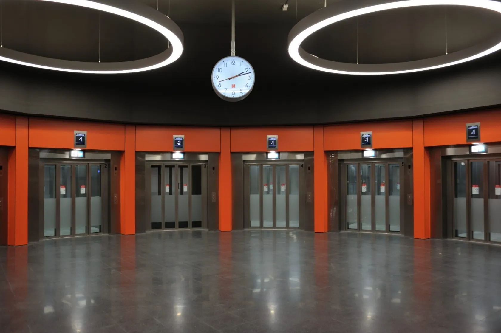 Estació de Metro ILDEFONS CERDÀ L10 sud Interiorisme. Varis Arquitectes