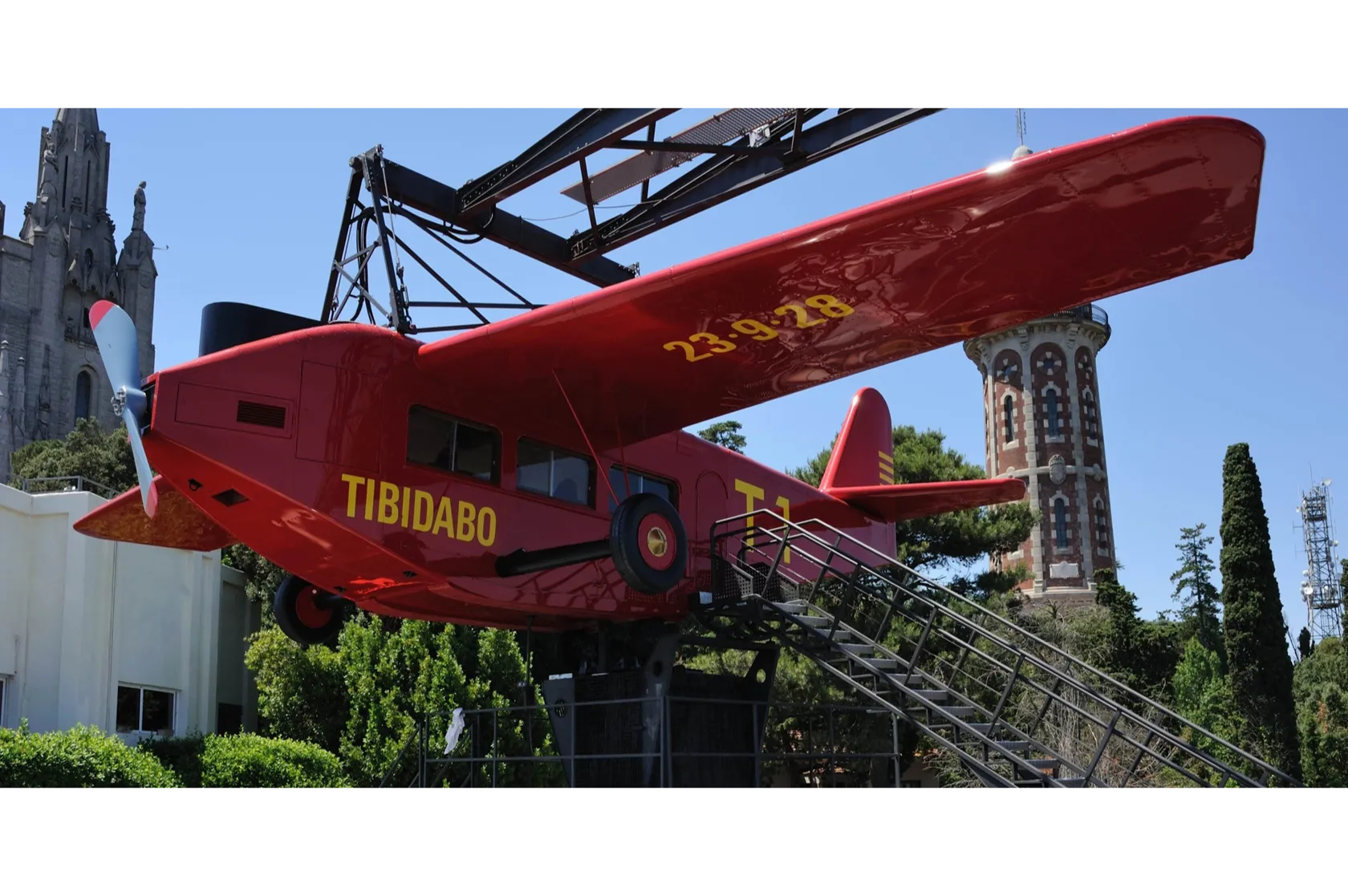 L' Avió del Tibidabo. Varis Arquitectes