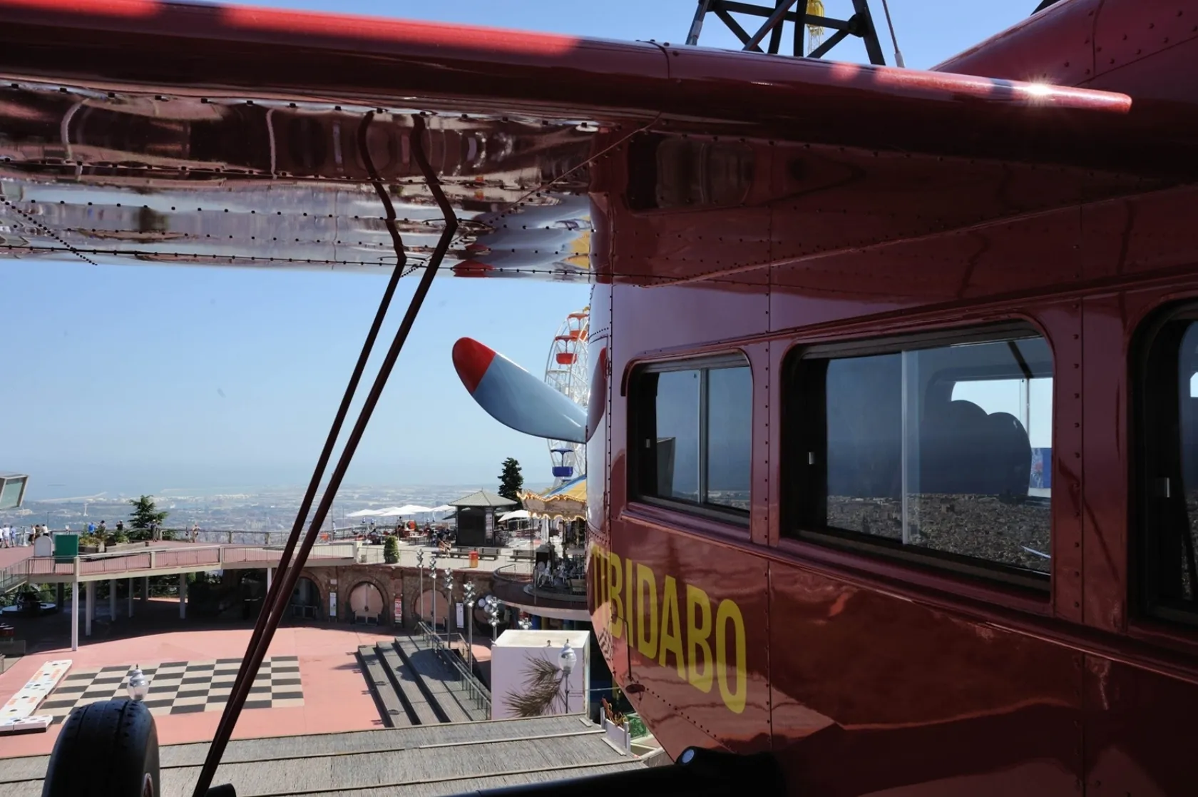 L' Avió del Tibidabo. Varis Arquitectes
