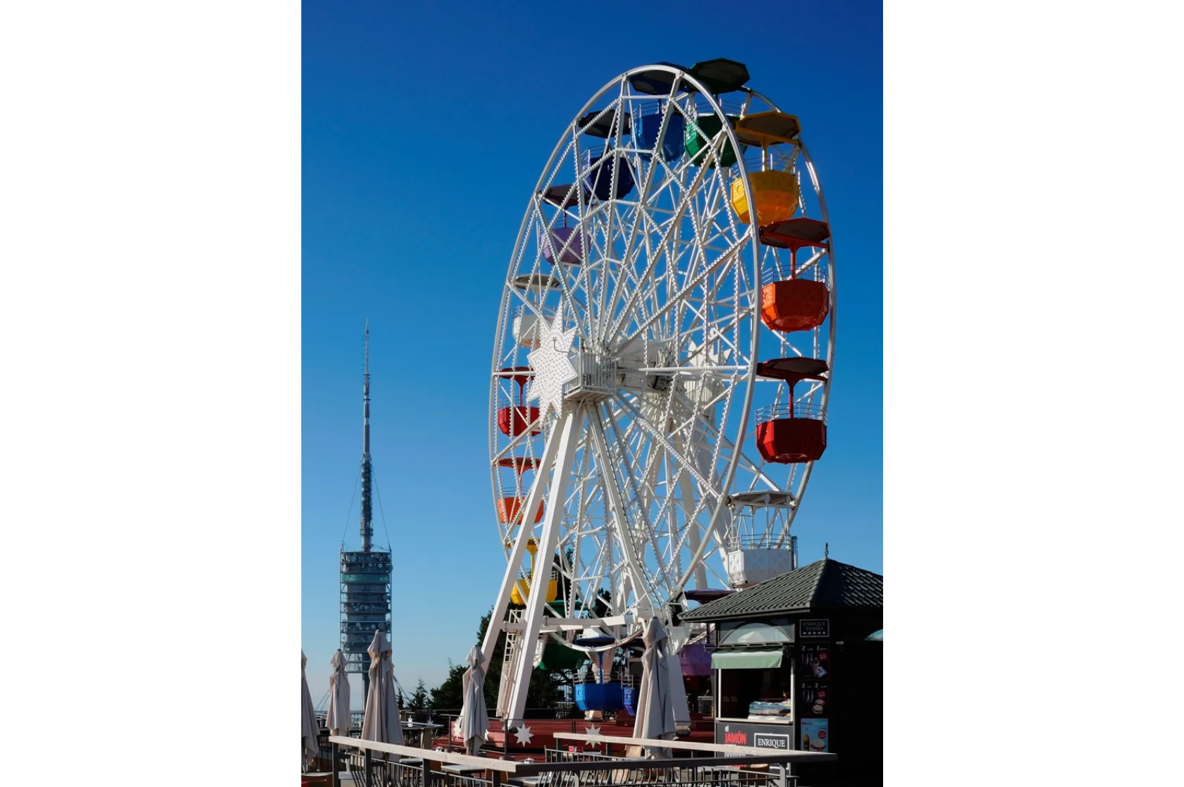 Nòria i Plaça d'accés al Tibidabo. Varis Arquitectes