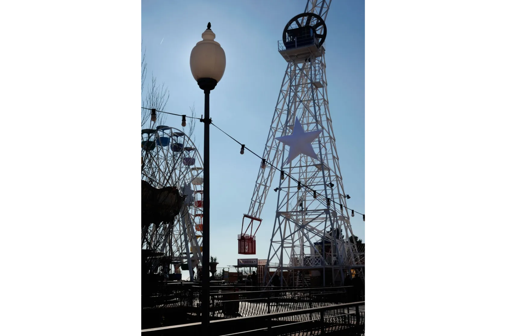 Nòria i Plaça d'accés al Tibidabo. Varis Arquitectes