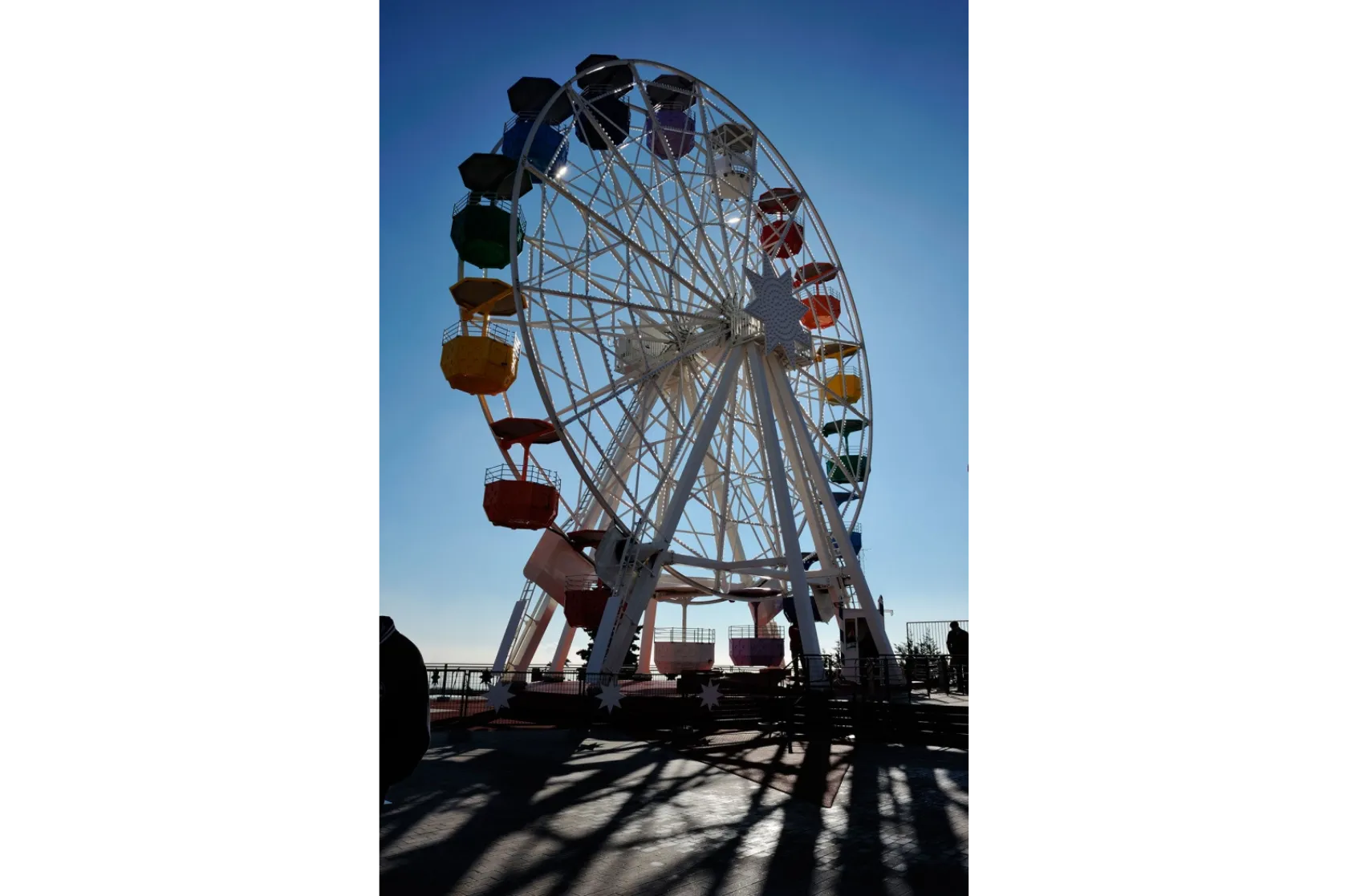 Nòria i Plaça d'accés al Tibidabo. Varis Arquitectes