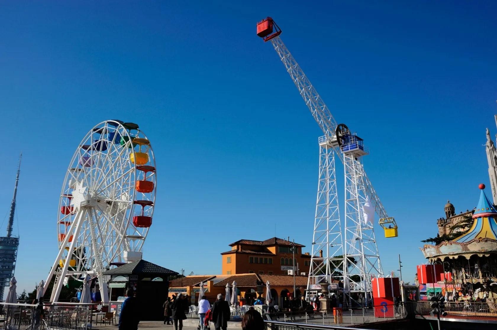 Nòria i Plaça d'accés al Tibidabo. Varis Arquitectes