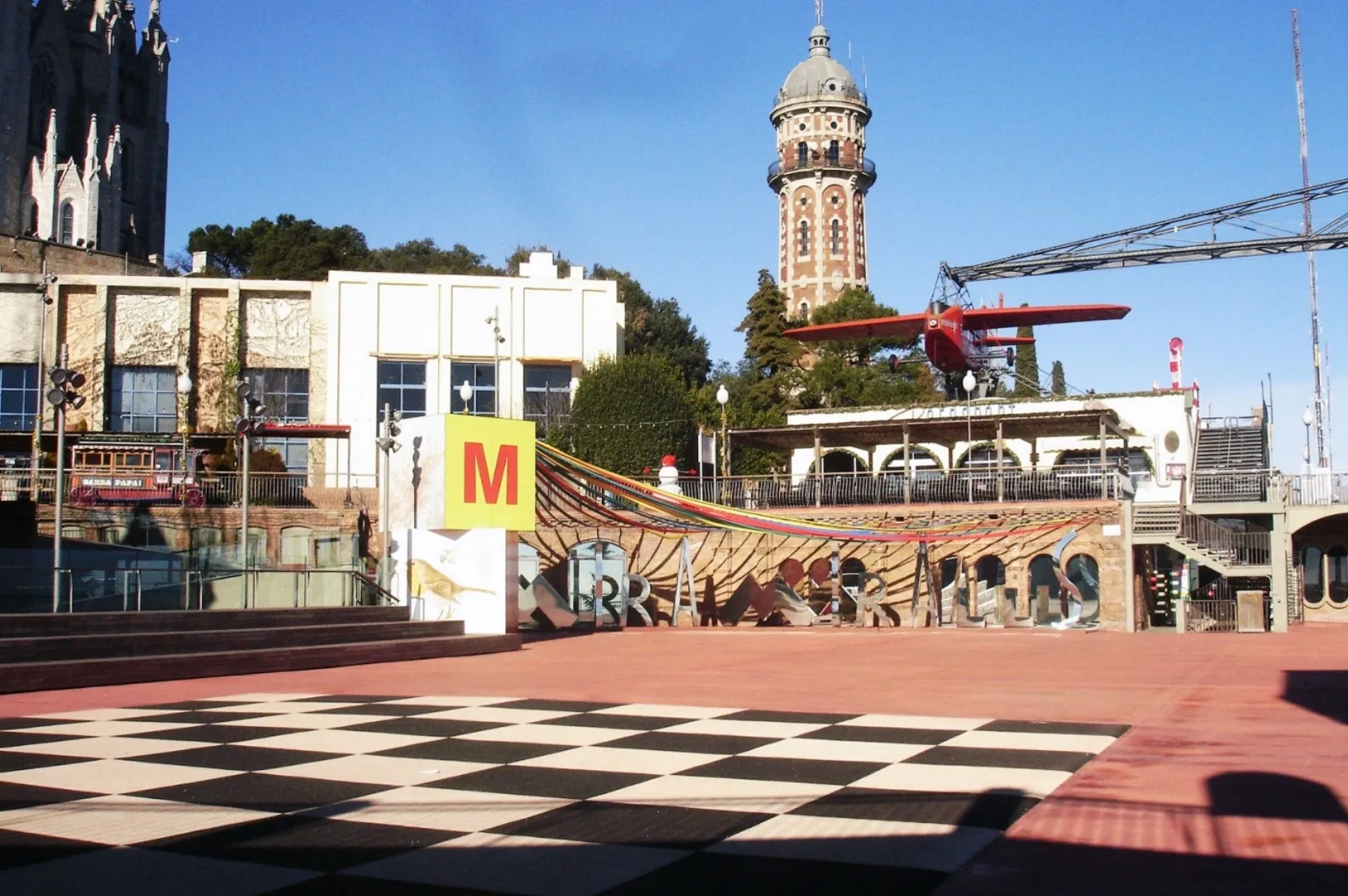 "Plaça dels Somnis" al Tibidabo. Varis Arquitectes