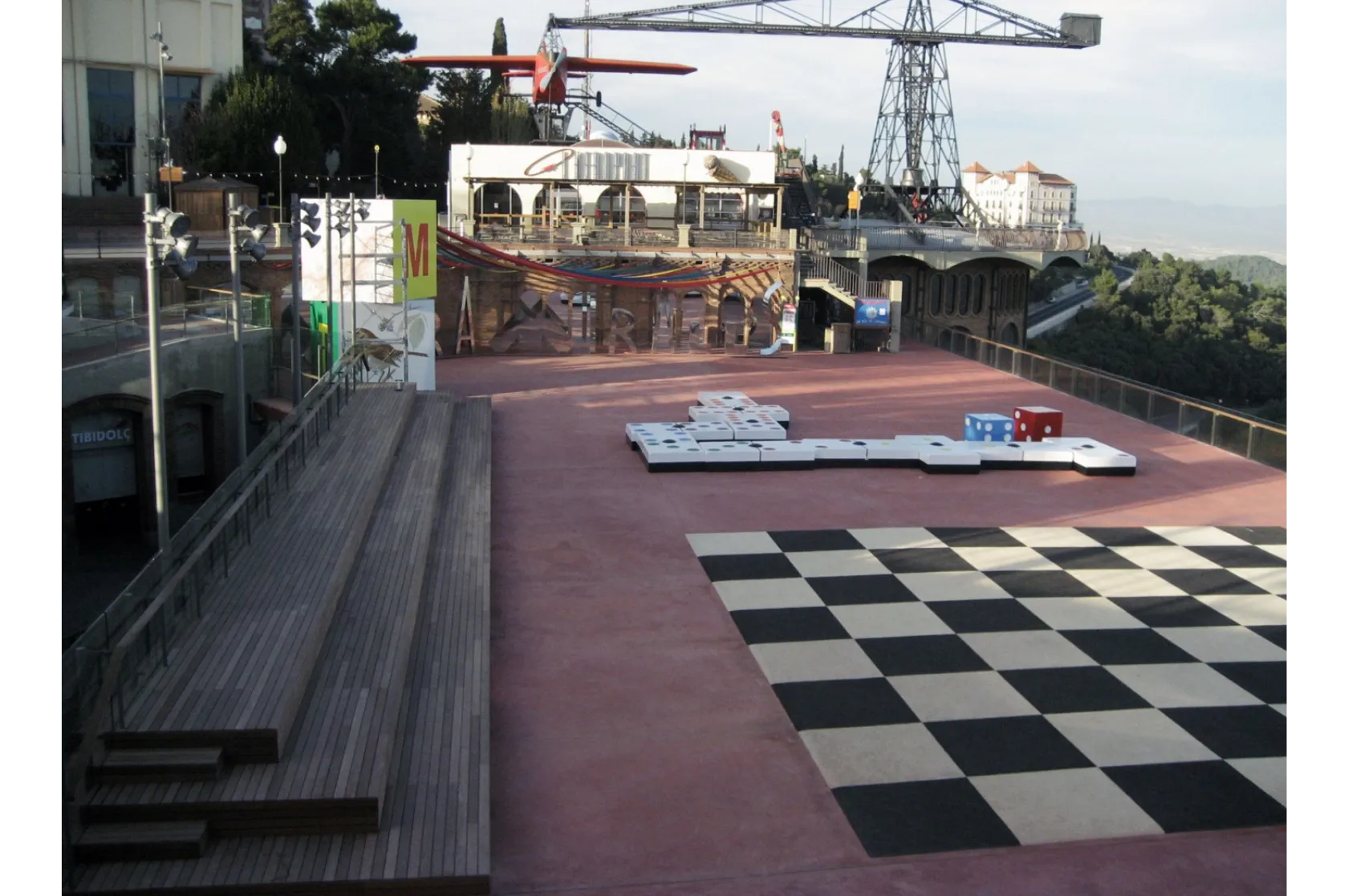 "Plaça dels Somnis" al Tibidabo. Varis Arquitectes