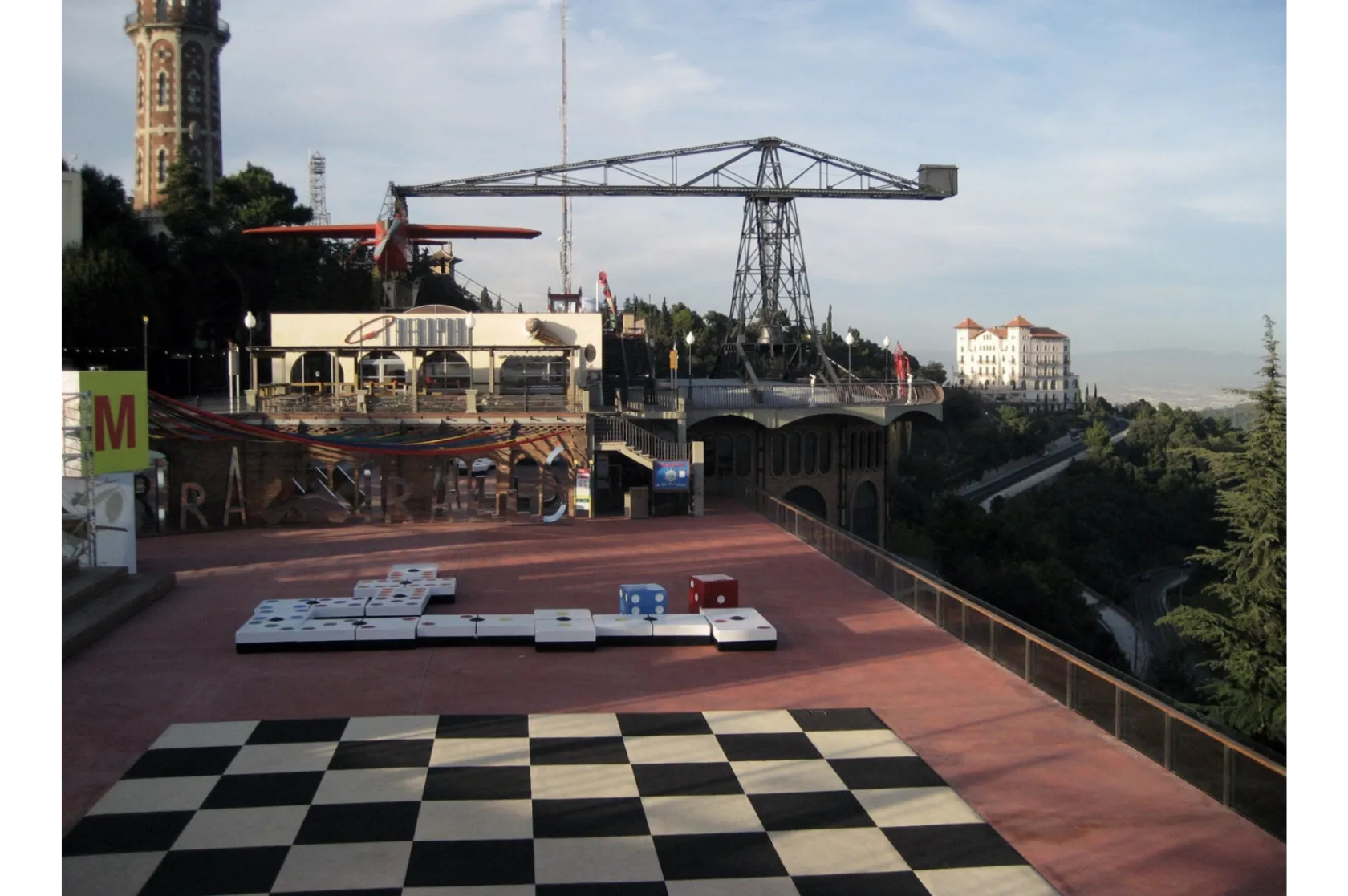 "Plaça dels Somnis" al Tibidabo. Varis Arquitectes