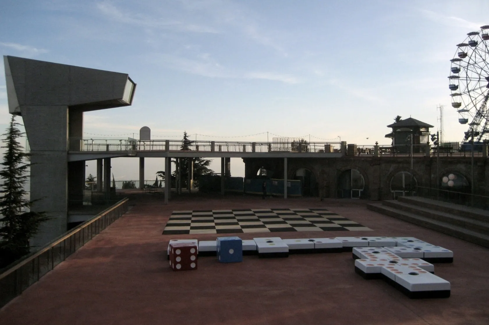 "Plaça dels Somnis" al Tibidabo. Varis Arquitectes