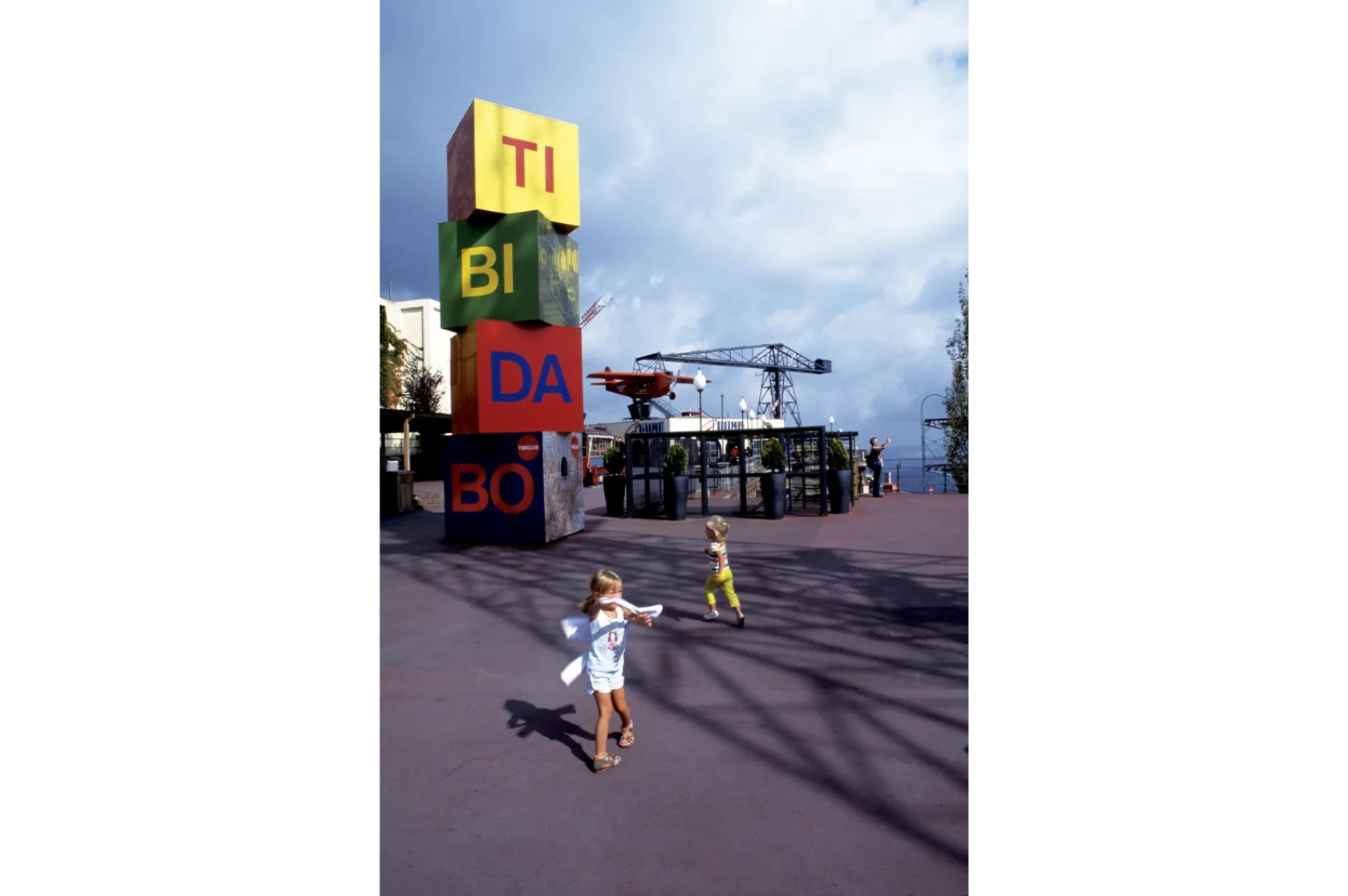 "Plaça dels Somnis" al Tibidabo. Varis Arquitectes