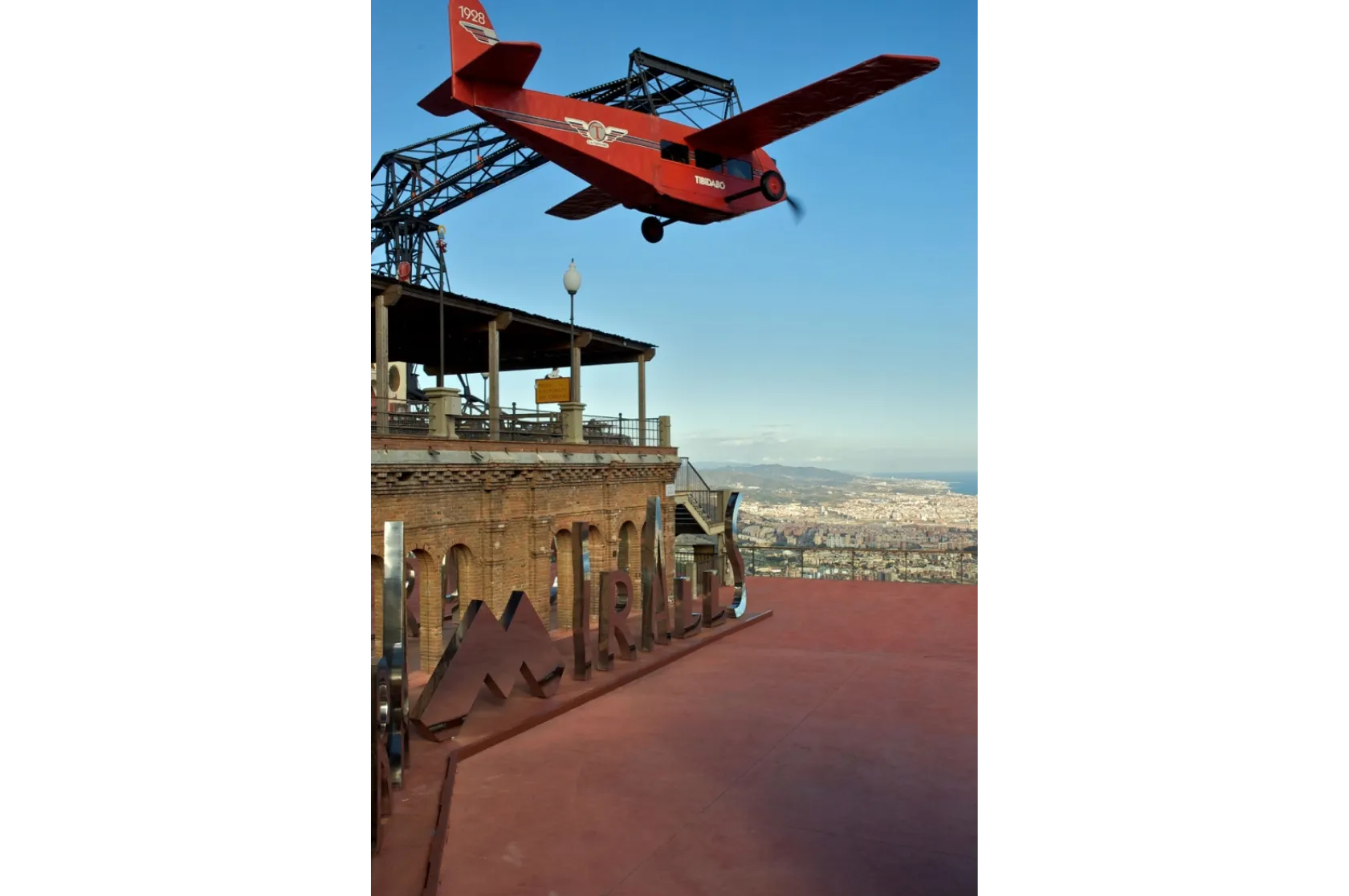 "Plaça dels Somnis" al Tibidabo. Varis Arquitectes