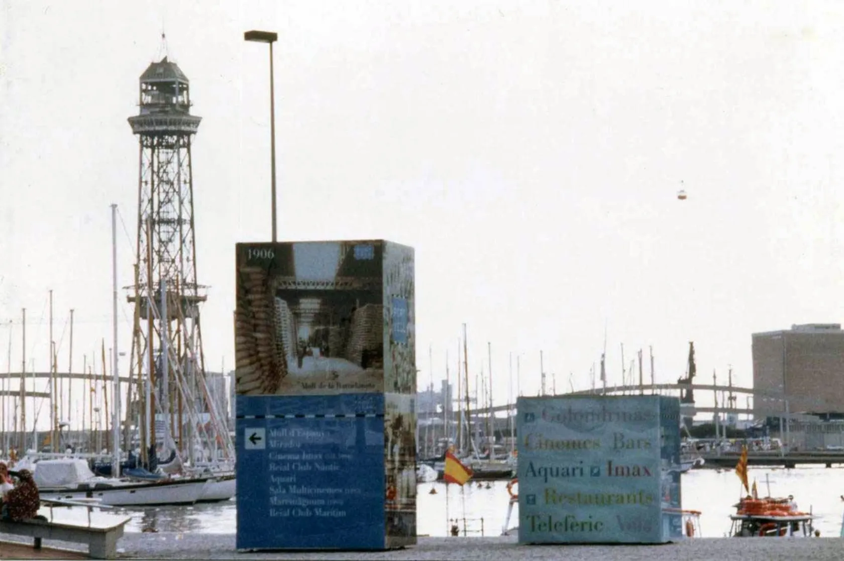 Señalització al Port Vell. Varis Arquitectes