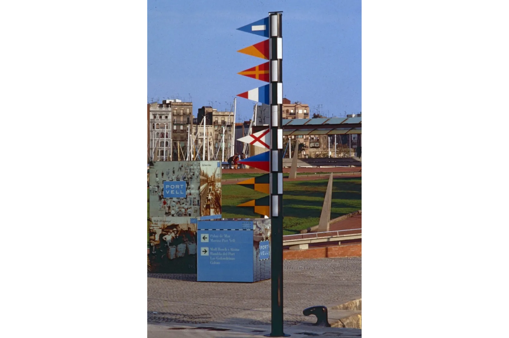 Señalització al Port Vell. Varis Arquitectes
