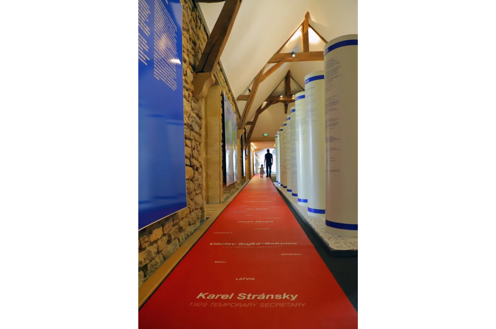 EXPOSICIÓ 90 ANIVERSARI UNIMA CHARLEVILLE. Varis Arquitectes