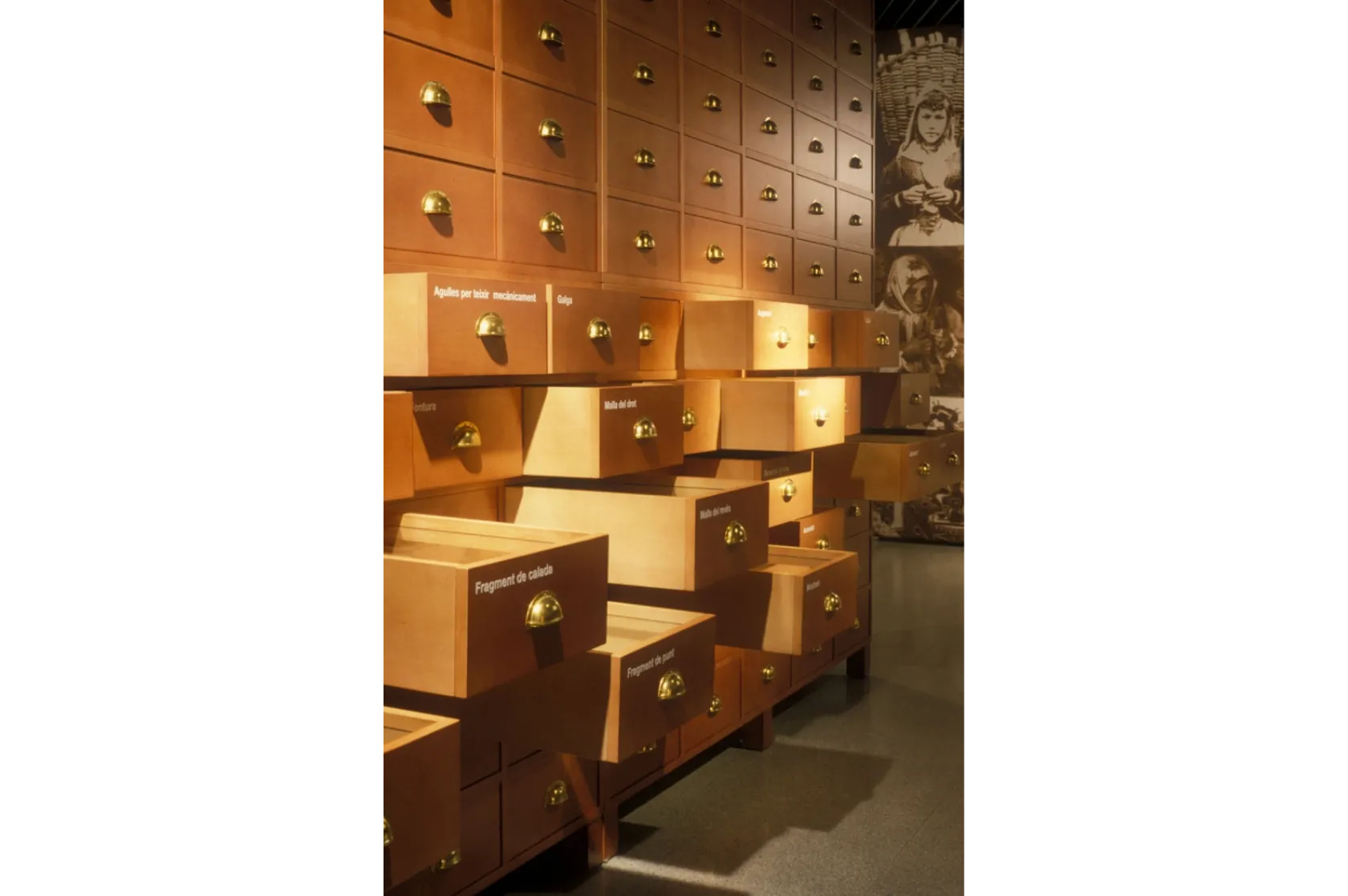 Mil Anys de Disseny en Punt. Varis Arquitectes