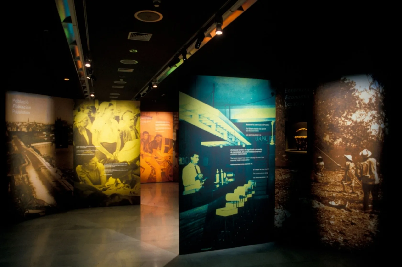 Welcome. 100 Anys de Turisme a les Illes Balears. Varis Arquitectes